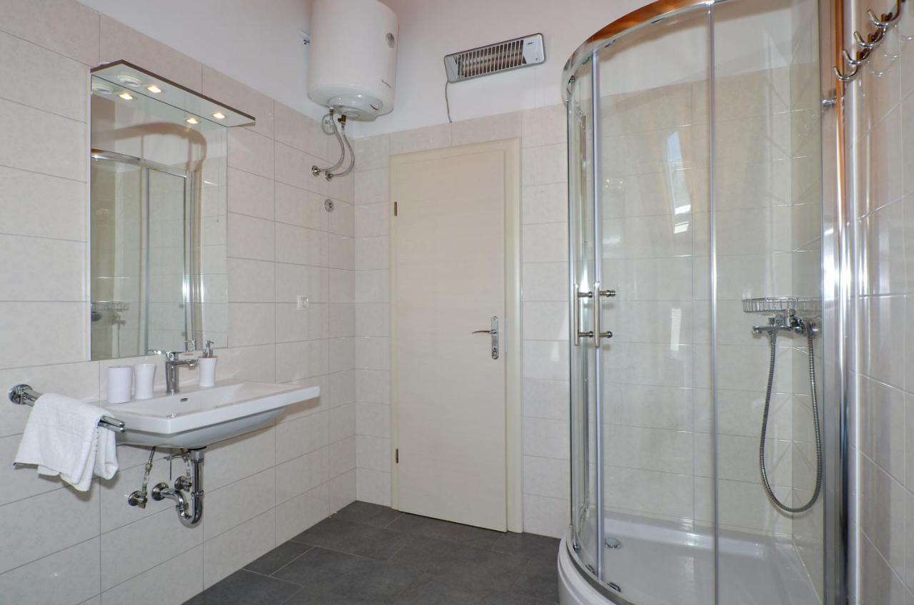 Holiday Home Nevera Kastela Ngoại thất bức ảnh