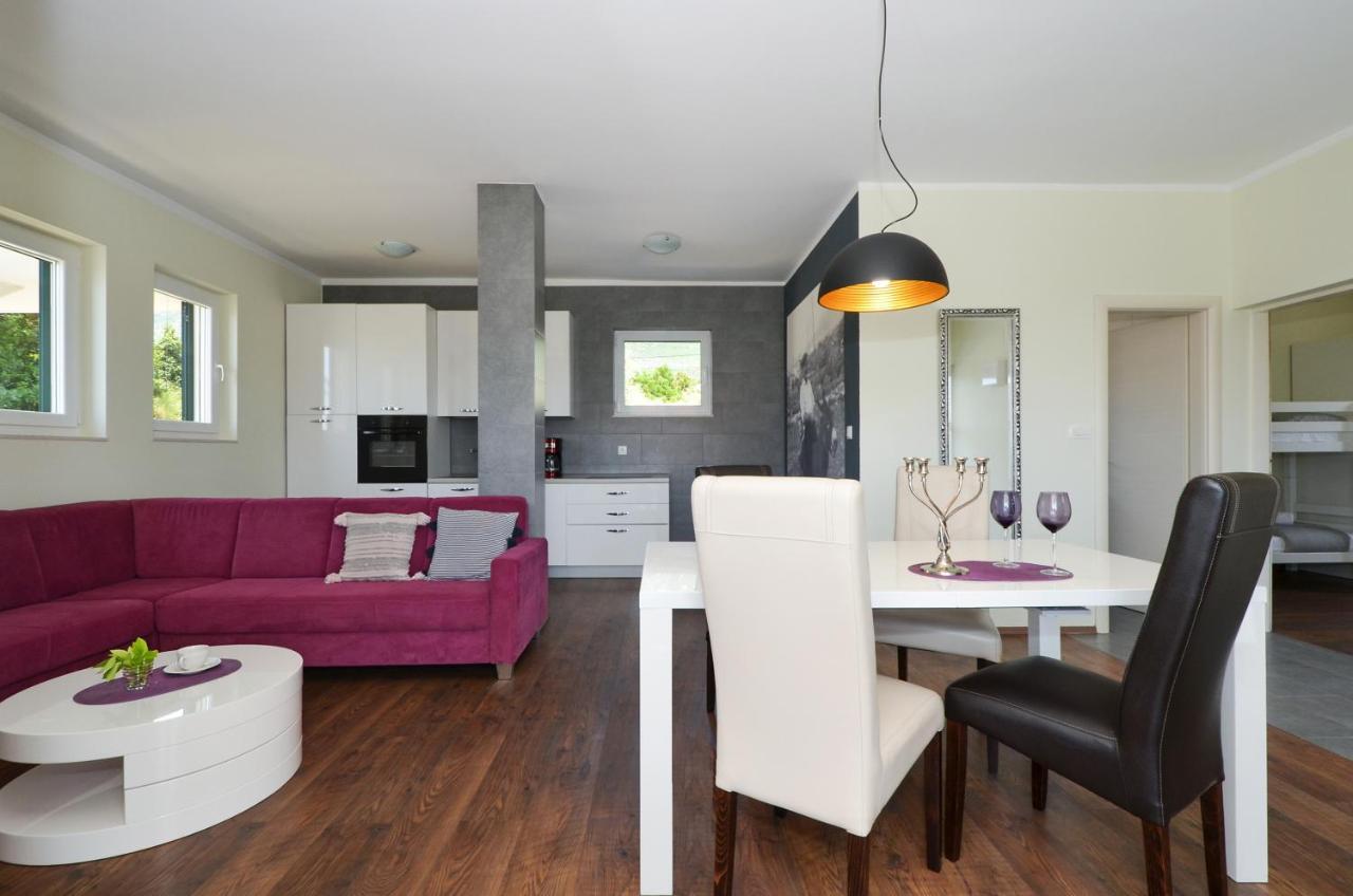 Holiday Home Nevera Kastela Ngoại thất bức ảnh