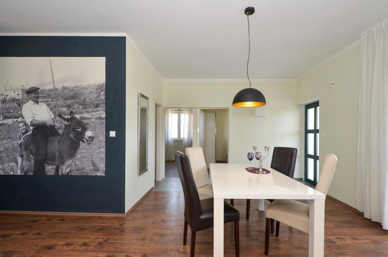 Holiday Home Nevera Kastela Ngoại thất bức ảnh