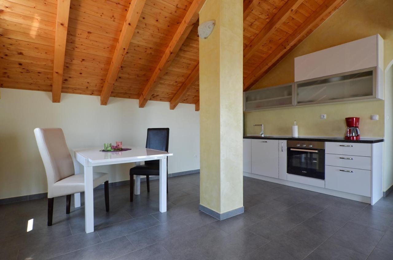Holiday Home Nevera Kastela Ngoại thất bức ảnh