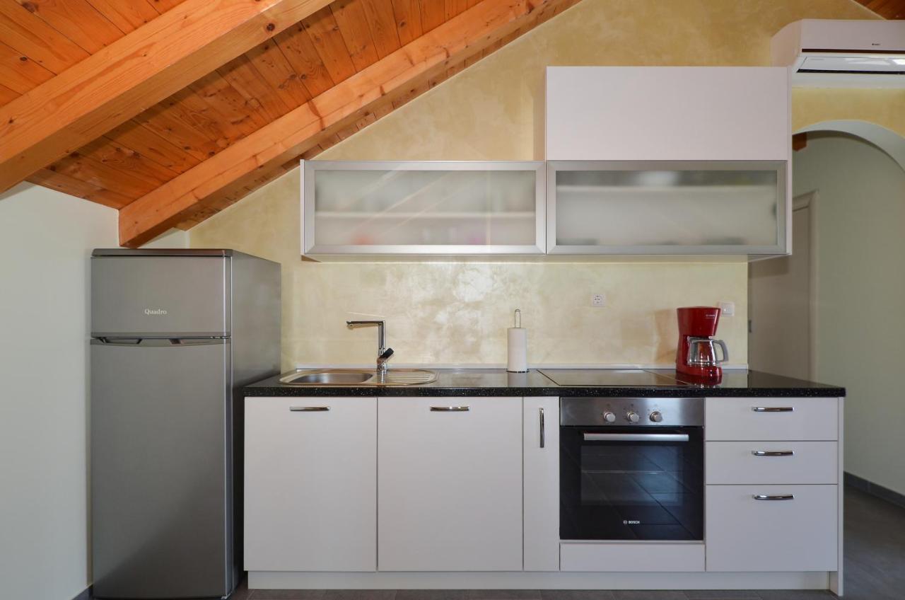 Holiday Home Nevera Kastela Ngoại thất bức ảnh