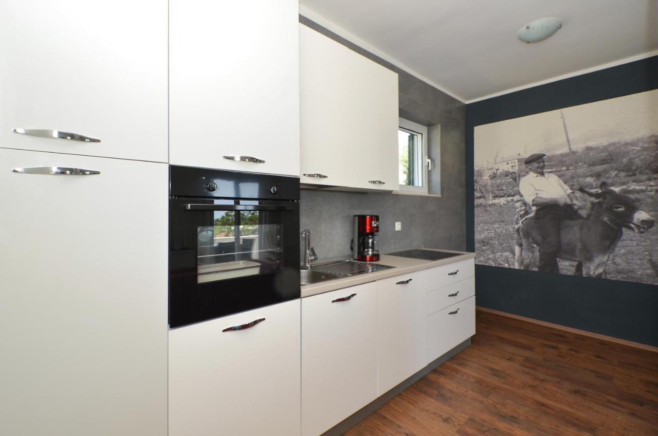 Holiday Home Nevera Kastela Ngoại thất bức ảnh